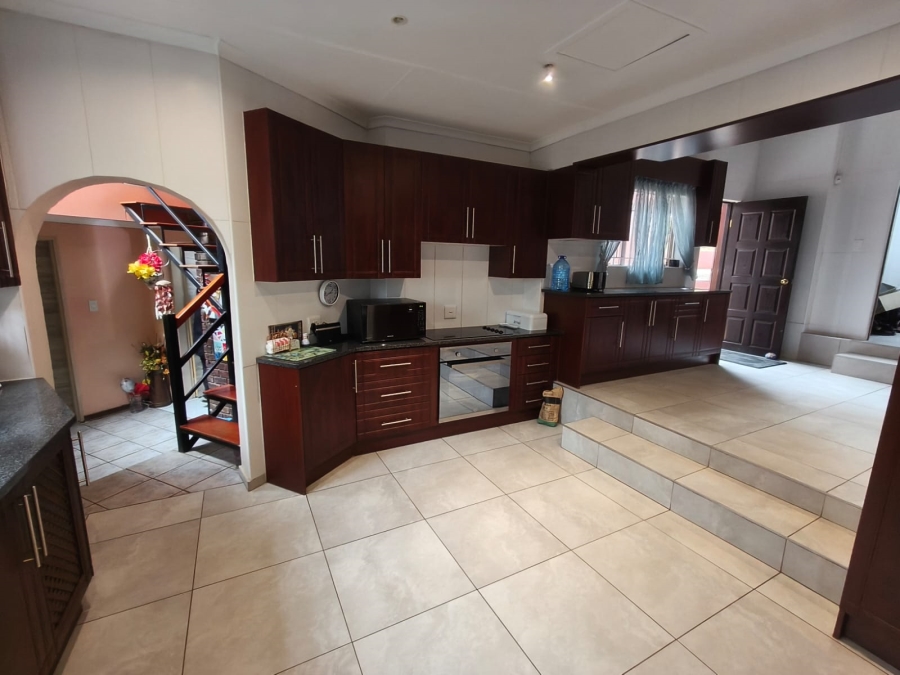 5 Bedroom Property for Sale in Cashan North West